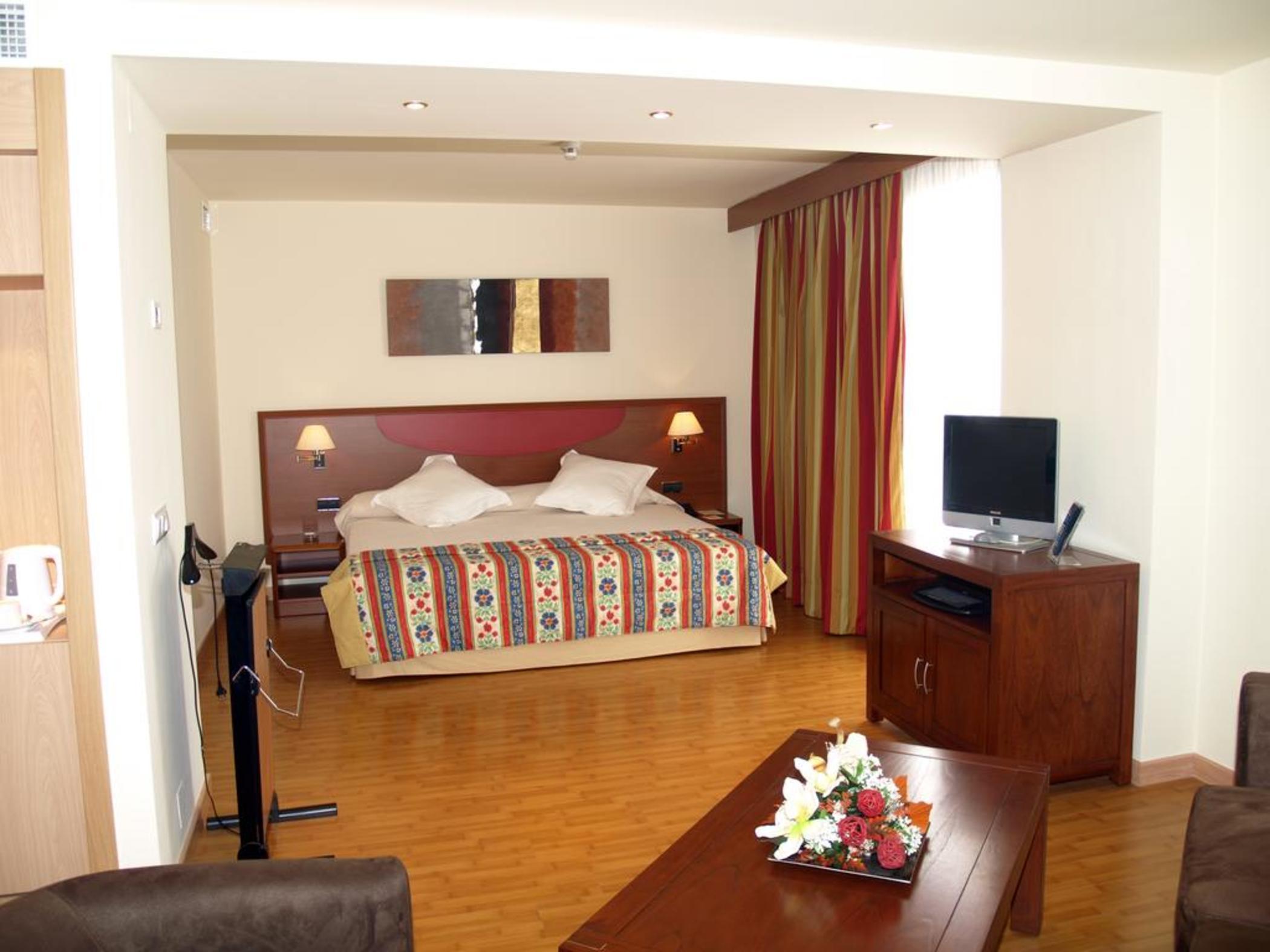 Alcala Plaza Hotel Alcala de Henares Exterior photo