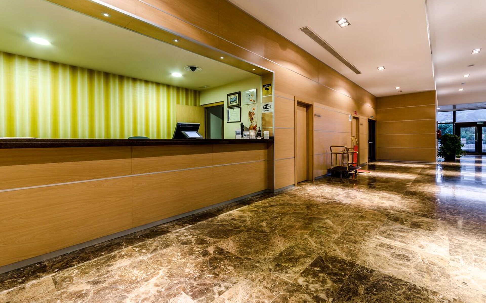 Alcala Plaza Hotel Alcala de Henares Exterior photo